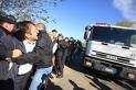 Giugliano, protesta s'infiamma: manifestante sotto camion