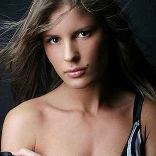 Nadia Macrì annulla conferenza sui festini: "E' meglio tacere"