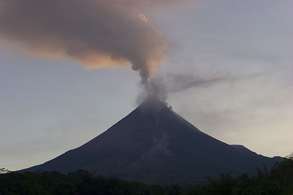 Nuova eruzione del Merapi in Indonesia