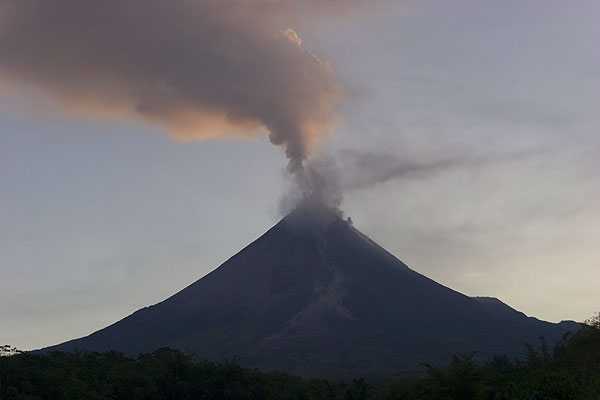 Nuova eruzione del Merapi in Indonesia