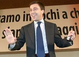 Bocchino annuncia: altri due deputati del Pdl passano a Fli e in settimana saremo ancora di più