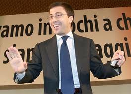 Bocchino annuncia: altri due deputati del Pdl passano a Fli e in settimana saremo ancora di più