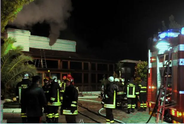 A fuoco sala ricevimenti Villa Deade nel Barese: natura dolosa?