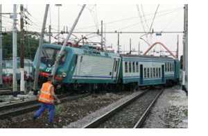 Treno regionale deraglia per maltempo, quattro feriti