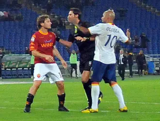 Roma-Lecce: 2-0, Totti e Olivera espulsi [VIDEO]