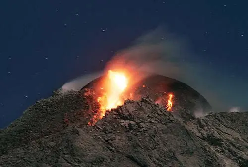Dopo lo Tzunami, anche il vulcano Merapi: Indonesia sotto shock