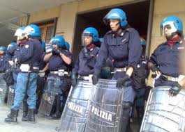 Terzigno: la polizia irrompe nelle case dei manifestanti, arresto immediato per chi presidia la zona