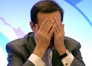 Fini a Bari. Tanti applausi ma c'è anche chi contesta