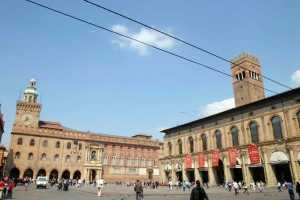 Sono rosa i redditi più alti tra i dirigenti del comune di Bologna