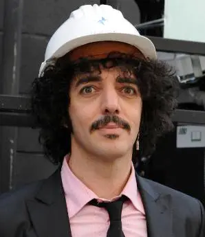 Max Gazzè svegliato dai ladri nella sua villa fuori Roma