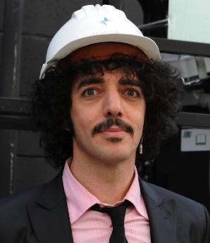 Max Gazzè svegliato dai ladri nella sua villa fuori Roma