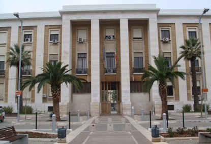 Policlinico di Bari: 16 primari settantenni sul piede di guerra...per una poltrona