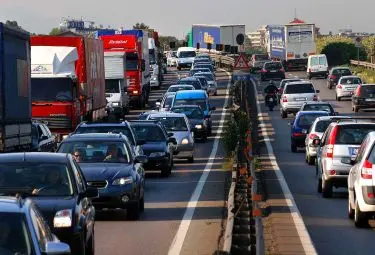 Sciopero di 24 ore per le ferrovie, autostrade paralizzate dal traffico