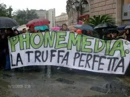 Le lavoratrici ed i lavoratori di Phonemedia in piazza con la FIOM