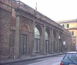 Bandiera del Pdci in una scuola di Livorno