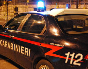 Aggredisce il fratello 73enne e tenta di dargli fuoco, arrestato