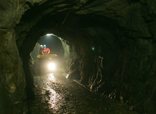 Cina: esplosione in miniera, 20 morti e 17 feriti