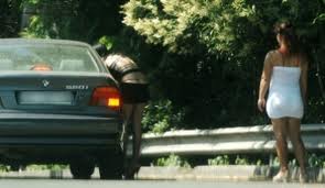 Troppe prostitute, tagliamo il bosco