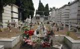 Napoli, scoperta truffa al cimitero:tombe abusive e cappelle violate