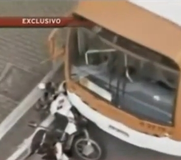 Brasile, inseguimento della polizia ripreso in diretta tv  [VIDEO]