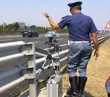 Autovelox: nulla la multa in centro abitato se non vi è immediata contestazione