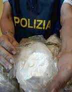 Roma: scoperta base di spaccio a San Basilio, sequestrate 3.000 dosi