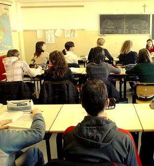 Ancora tagli per la scuola pubblica: docenti di sostegno assenti e disabili a casa.