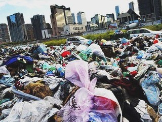 Rifiuti: occupata la sala riunione della Provincia di Napoli dai sindaci vesuviani