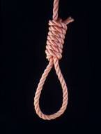 Donna di 24 anni trovata morta impiccata