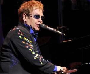 Un Baronetto in Puglia: stasera Elton John in concerto a Trani