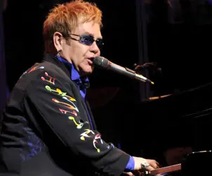 Un Baronetto in Puglia: stasera Elton John in concerto a Trani