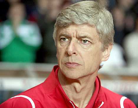 Multa di 8mila sterline per Wenger, per aver spintonato arbitro