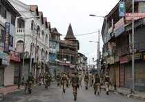Kashmir: scontri tra manifestanti e polizia, un morto e otto feriti