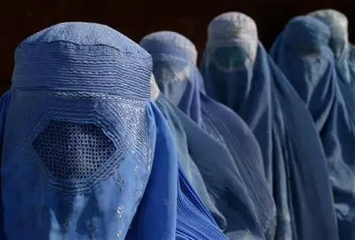 Francia: velo islamico integrale vietato dal senato, ora la parola al Consiglio Costituzionale