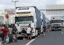 Grecia: continua la protesta dei camionisti