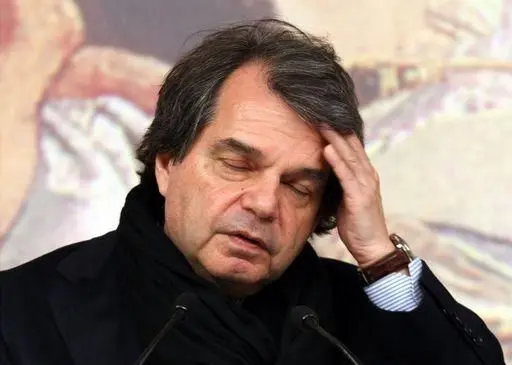 Il vescovo di Acerra contro Brunetta: "E' solo uno spaccone!"