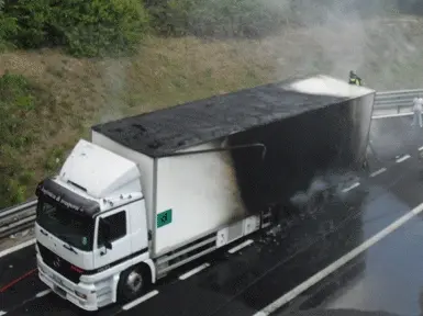 Tir in fiamme sull'A4, attimi di panico