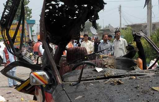 Pakistan: fatto esplodere un pullman, 10 morti