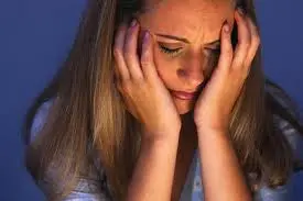Porta crisantemi e bara per la ex: arrestato operaio per stalking