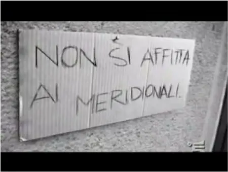 Insulti razzisti: "Vattene a lavorare, terrona, a zappare la terra!"