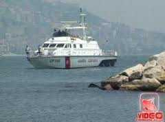 Gommone pirata travolge e uccide bagnante a Napoli