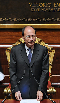 Schifani contestato alla festa del PD: "Colluso" urlano i manifestanti