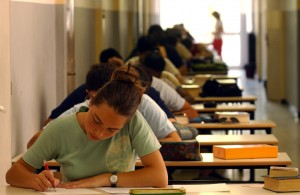 Scuole italiane piene di superclassi, fino a 30 studenti. Norme di sicurezza violate