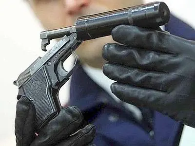 Freddato a colpi di pistola con silenziatore