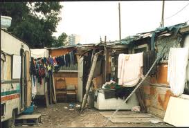 Morto bimbo rom, fratellino ancora a rischio