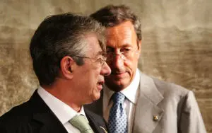 Pdl, Pressioni sui 5 punti. Bossi per Fini "Ultima occasione"