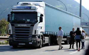 Tragedia in Trentino-Alto Adige: investito da un tir dopo un litigio