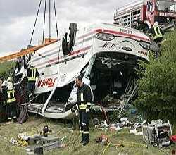 Sudafrica: morti 8 bambini in uno scontro treno-scuolabus