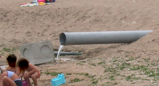 Scoperto scarico abusivo in mare