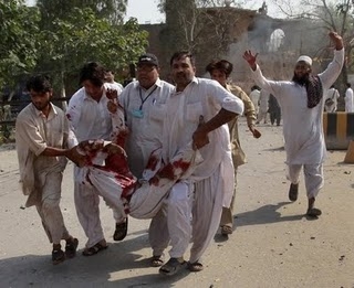 Attentato in moschea, 15 morti in Pakistan